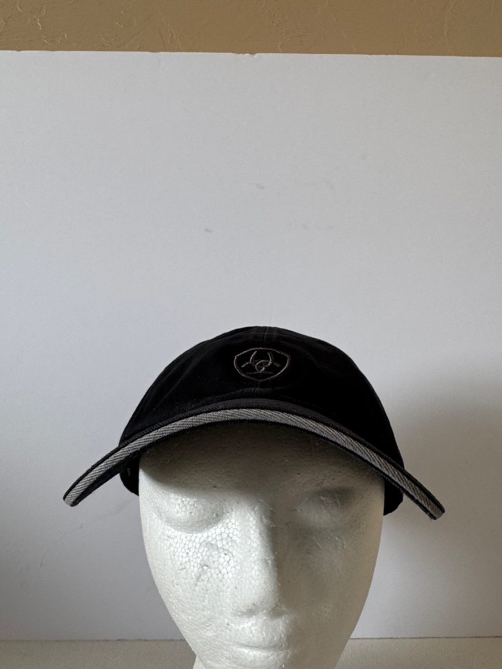 Ariat ball cap - Picture 2 of 8